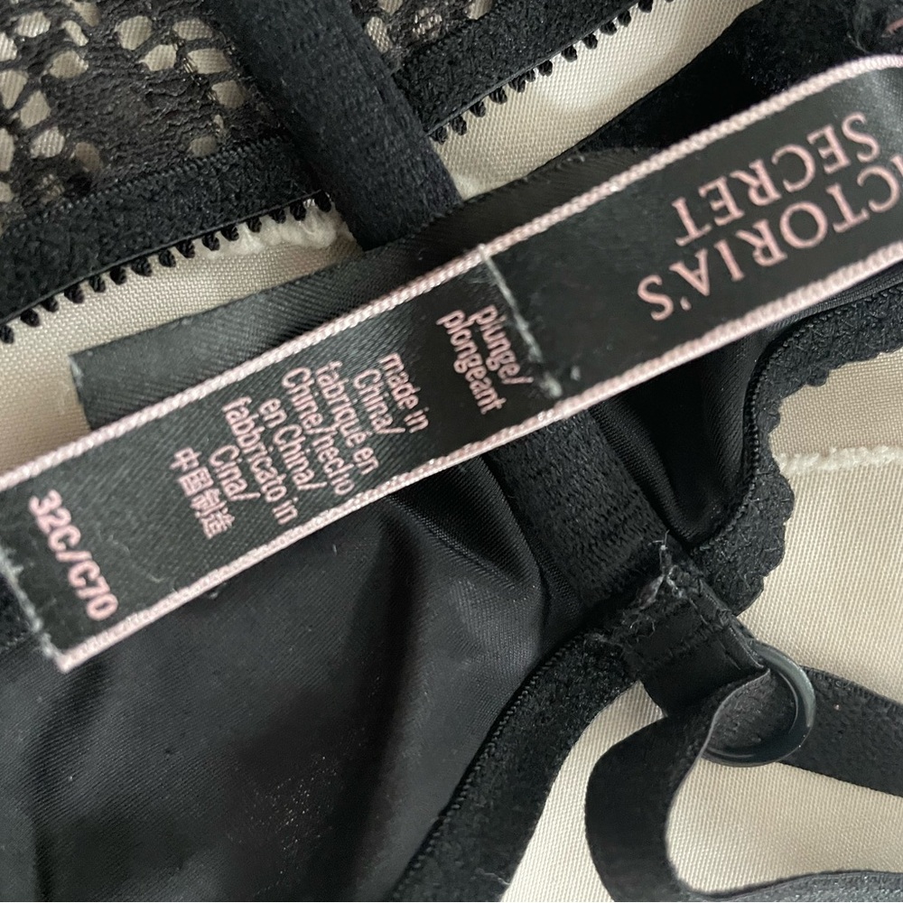 Victoria’s Secret Plunge Bra 32C‎ - Picture 4 of 5